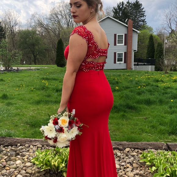 Red Homecoming/Prom Gown - Picture 4 of 4